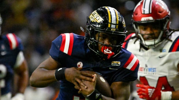 Frank Gore Jr carries the ball in the 2024 East West Shrine Bowl